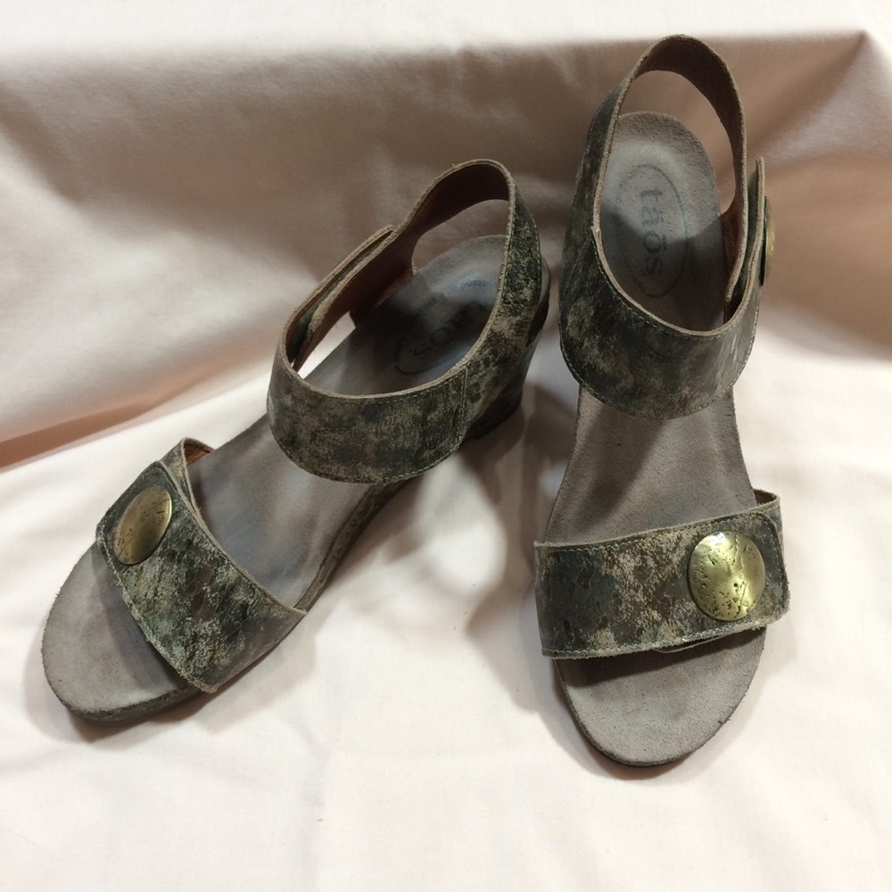 Taos Carousel 2 Wedge